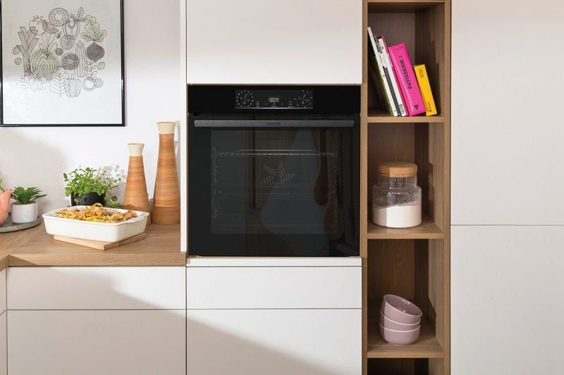 תנור בנוי gorenje בגימור נירוסטה שחורה דגם BOS6737E06B