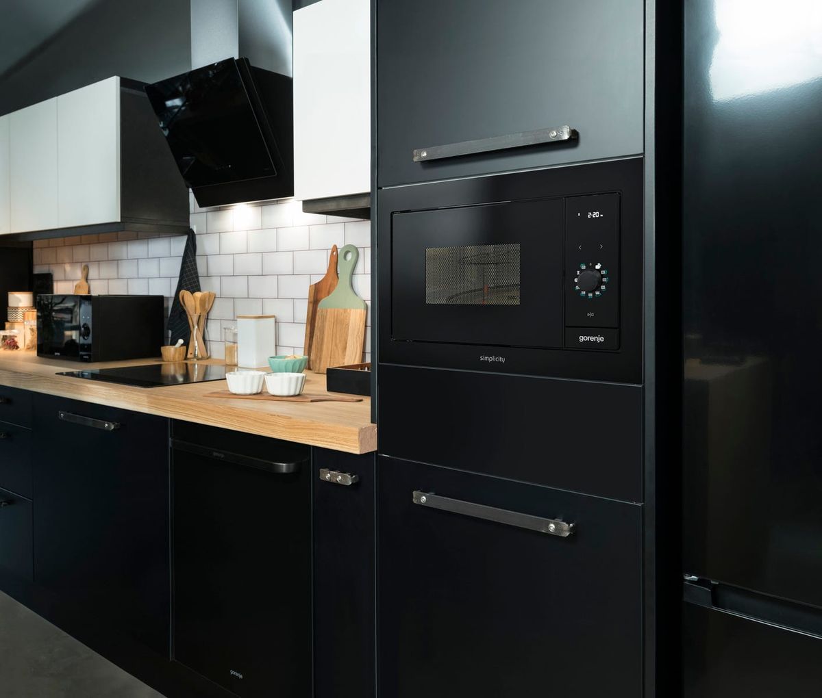מיקרוגל בנוי gorenje שחור 23 ליטר דגם BM235G1SYB