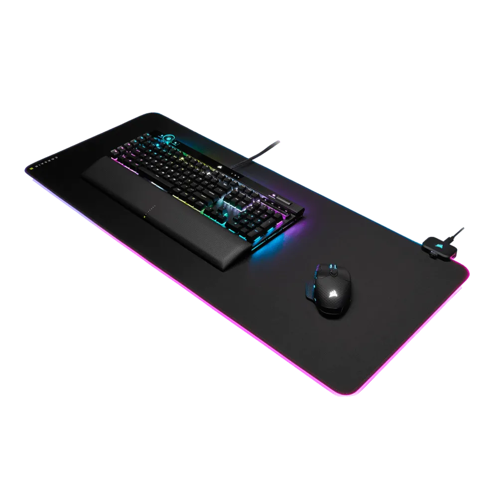 משטח עכבר מואר Corsair MM700 RGB Extended – מידות 930x400 מ"מ – תאורת RGB בשלושה אזורים – מפצל USB כפול – צבע שחור