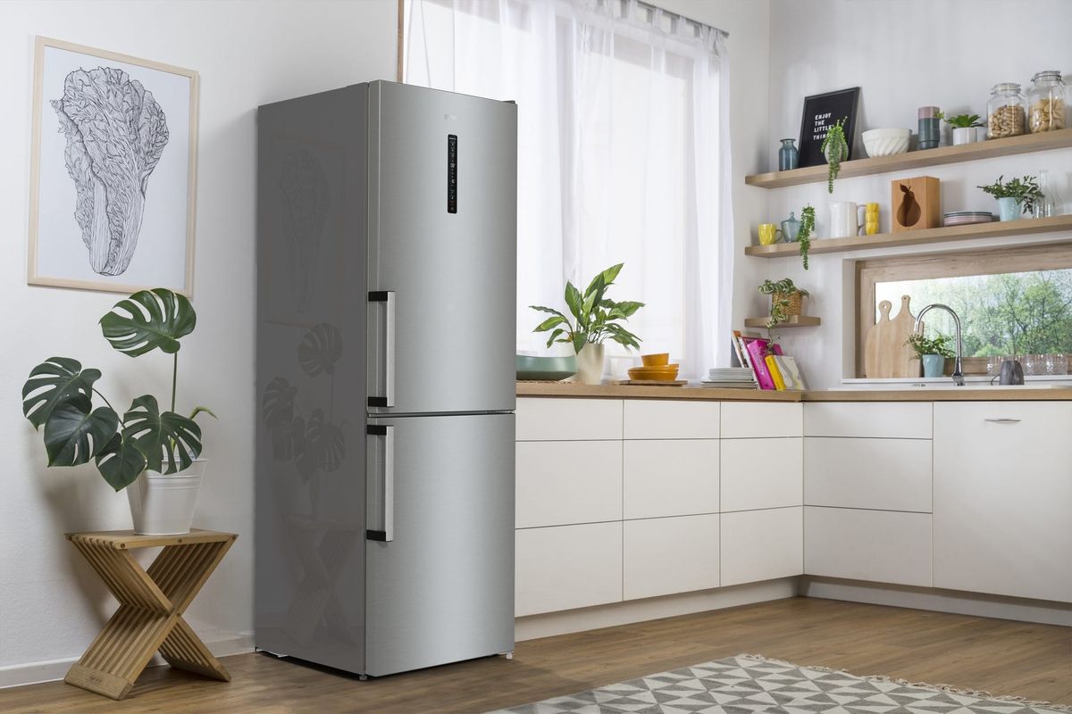 מקרר 2 דלתות gorenje  מקפיא תחתון 329 ליטר בצבע נירוסטה דגם NRC6193SXL5