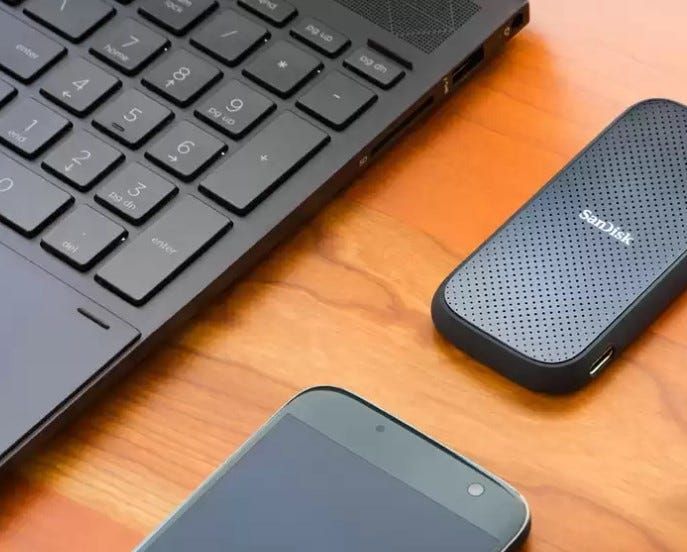 כונן חיצוני Portable SSD בנפח 1TB מבית SanDisk דגם SDSSDE30-1T00-G25