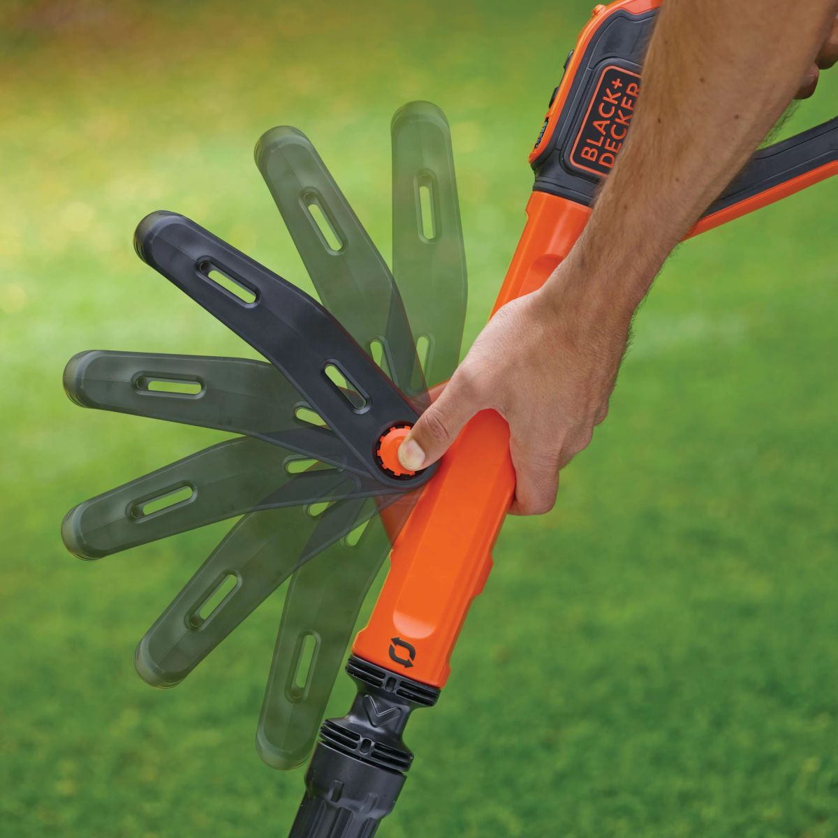 חרמש אלחוטי נטען Black Decker 18V 28 ס"מ STC1820PC-QW באחריות יבואן רשמי