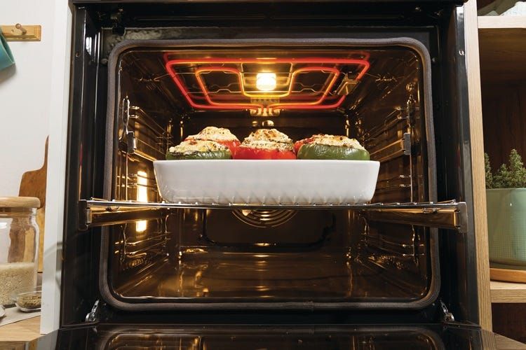 תנור בנוי פירוליטי gorenje בגימור זכוכית שחורה דגם OP84BG