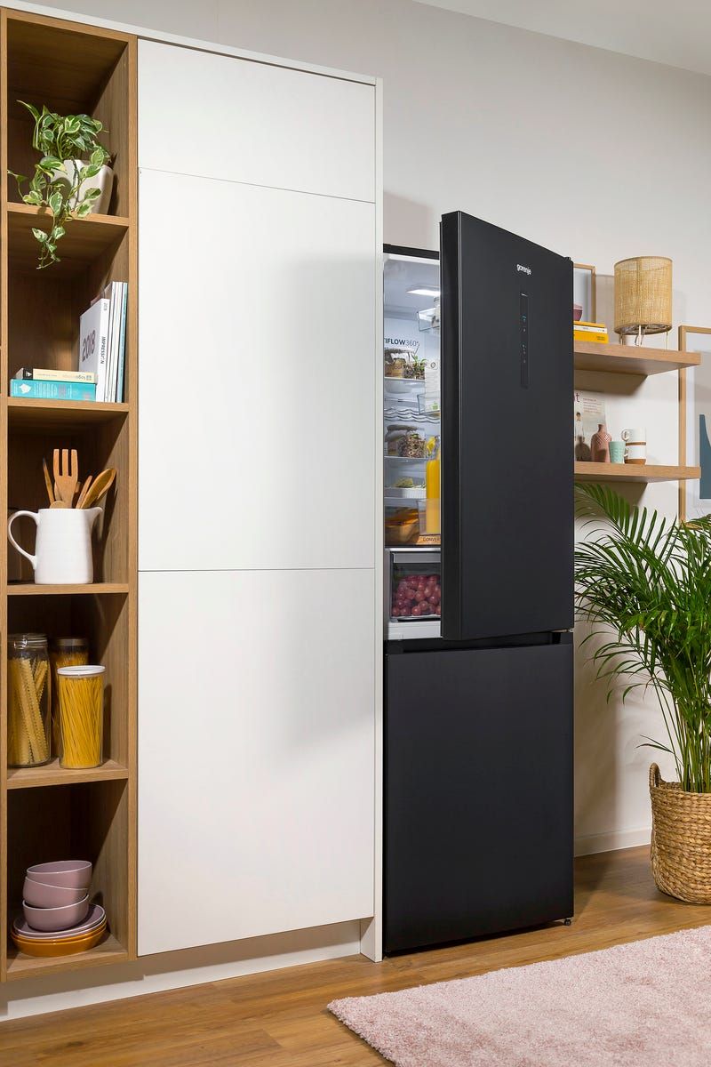 מקרר 2 דלתות gorenje  מקפיא תחתון 329 ליטר בגימור שחור מטאלי דגם NRK619EABXL4