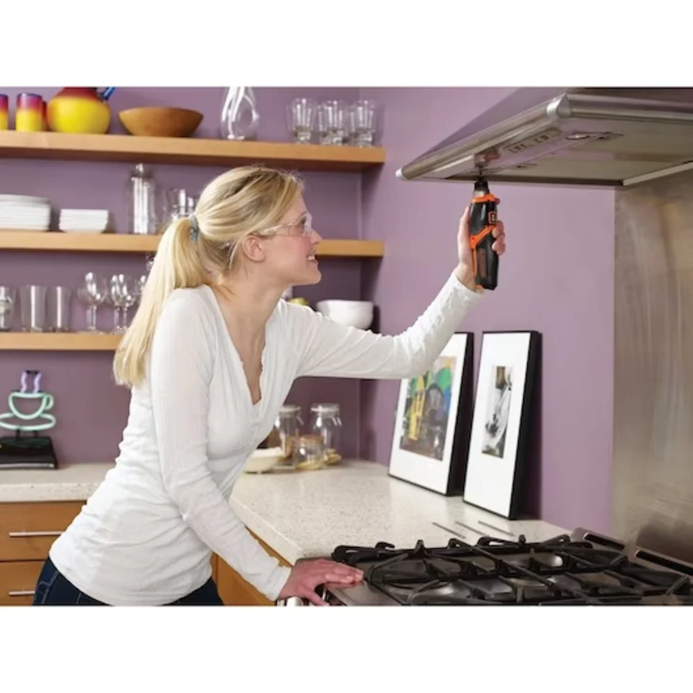 מברג עם סוללת ליתיום-יון 3.6V דגם CS3653LC-GB מבית BLACK+DECKER