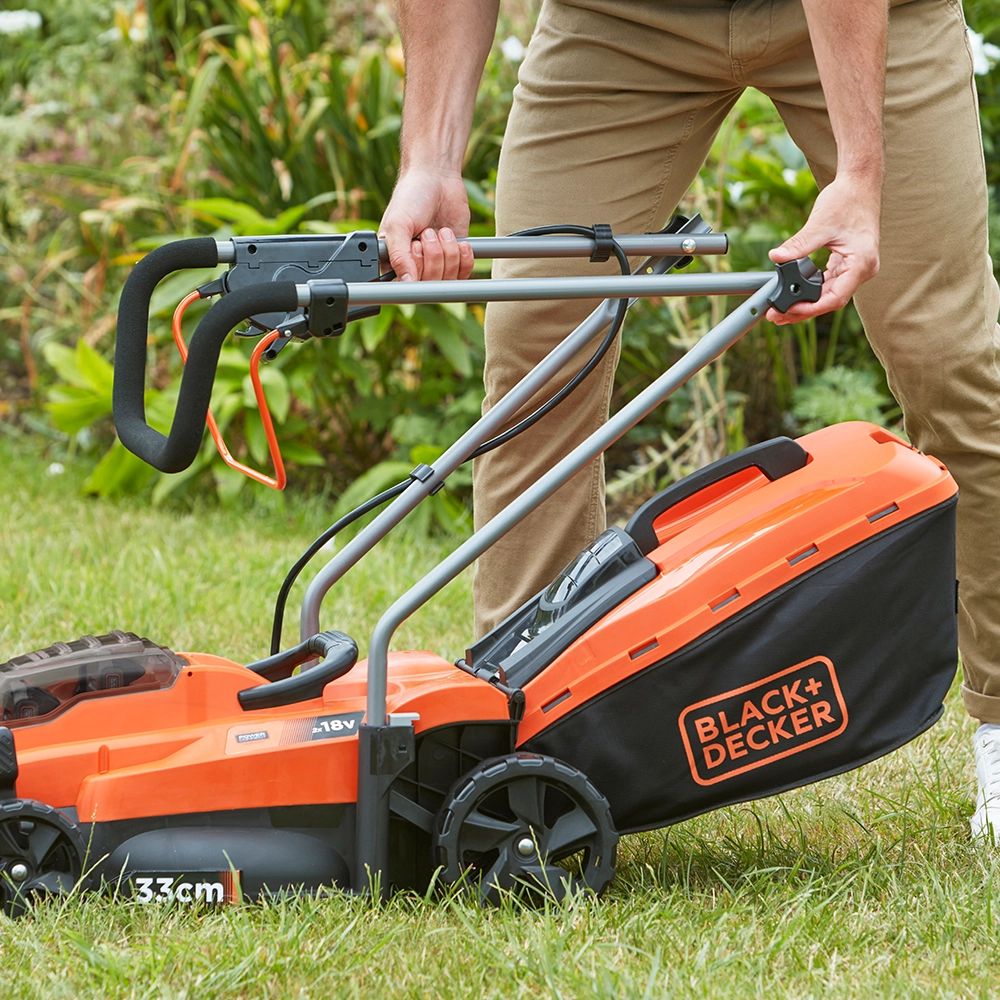 מכסחת דשא נטענת Black+Decker BCMW3318N – רוחב כיסוח 33 סמ