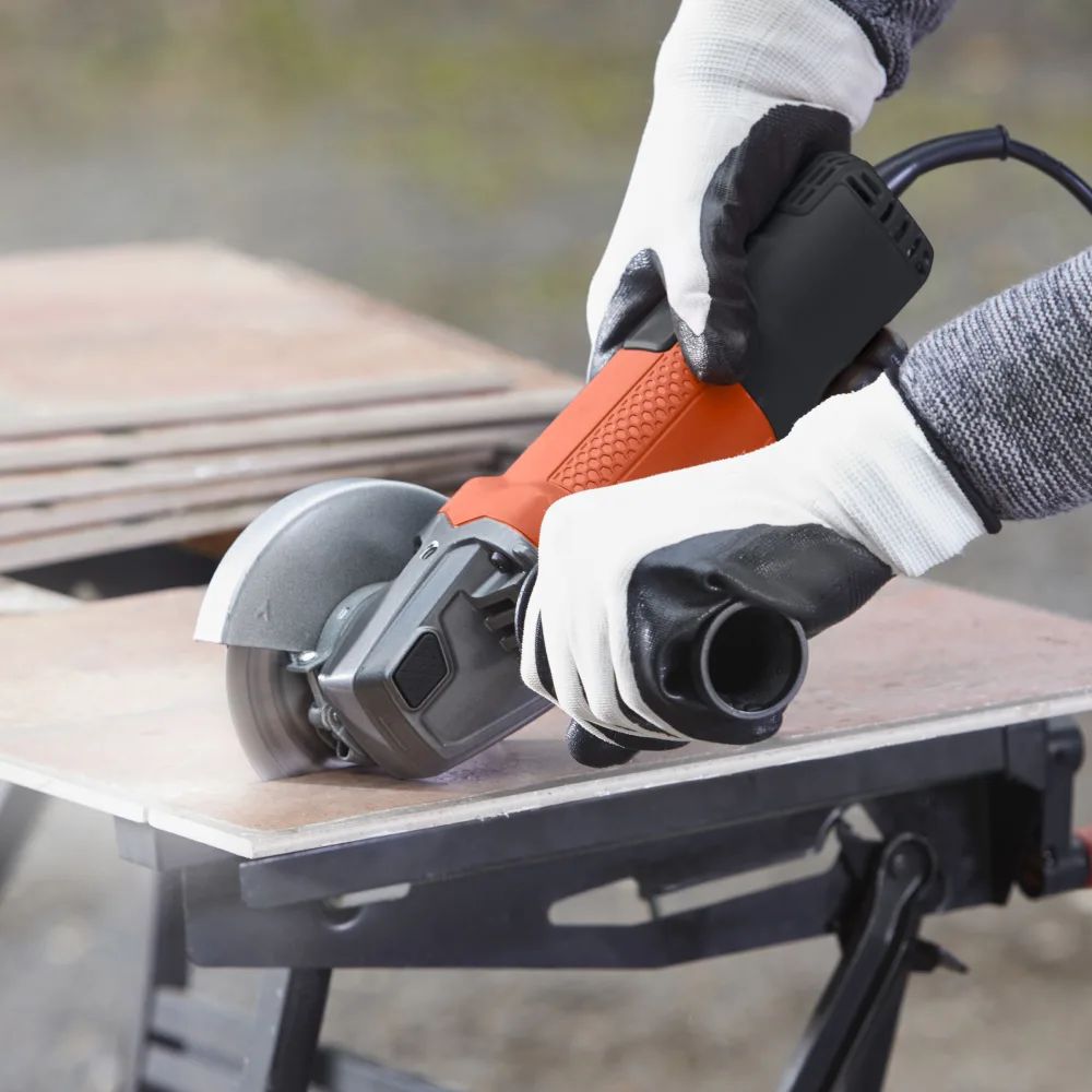 משחזת זוויתית חוטית BLACK&DECKER 750W 12000 סל"ד קדח 22 מ"מ באחריות יבואן רשמי