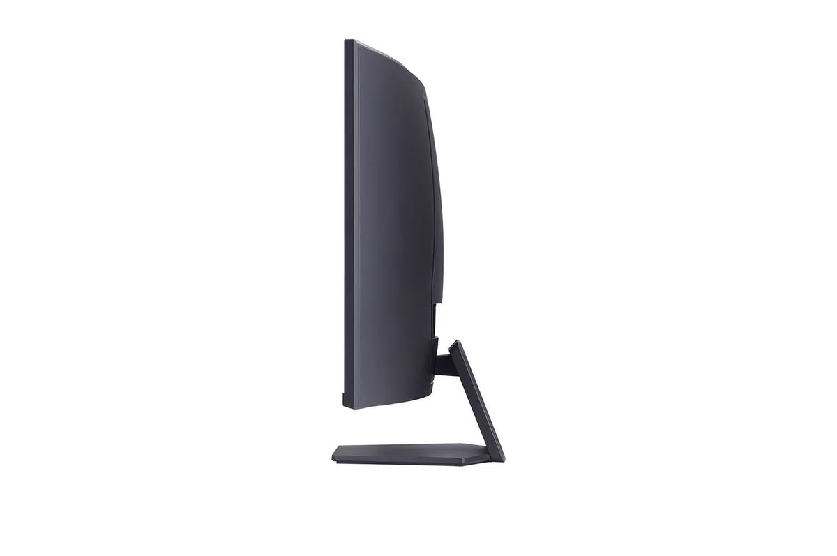 מסך מחשב גיימינג קעור 32 UltraGear™ QHD תוצרת LG דגם: 32GS60QC-B