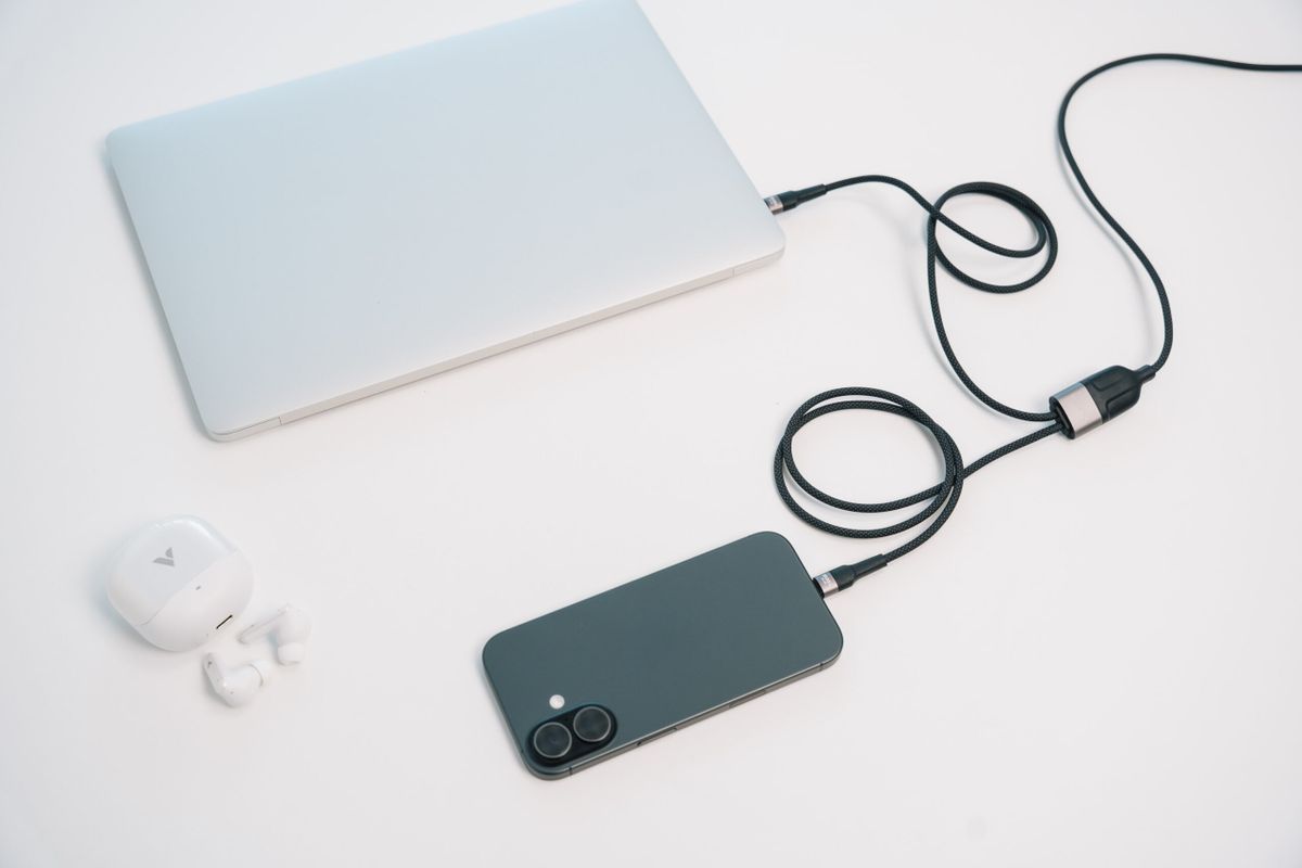 Verbatim Sync & Charge USB-C to Dual USB-C Cable