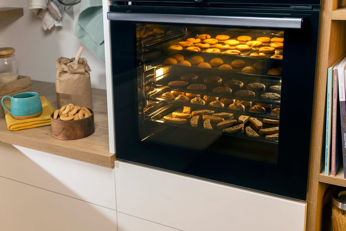 תנור בנוי gorenje פירוליטי בגימור נירוסטה בנפח 77 ליטר דגם BPS6737E03X