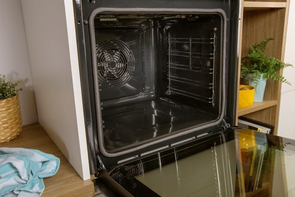 תנור בנוי פירוליטי gorenje בגימור זכוכית שחורה דגם BPSAX6747A08BG