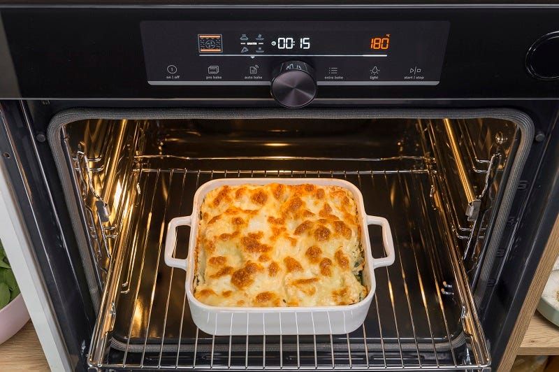 תנור בנוי פירוליטי gorenje בגימור זכוכית שחורה דגם BPSAX6747A08BG