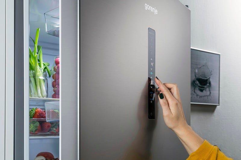 מקרר 2 דלתות gorenje  מקפיא תחתון 329 ליטר בצבע נירוסטה דגם NRC6193SXL5