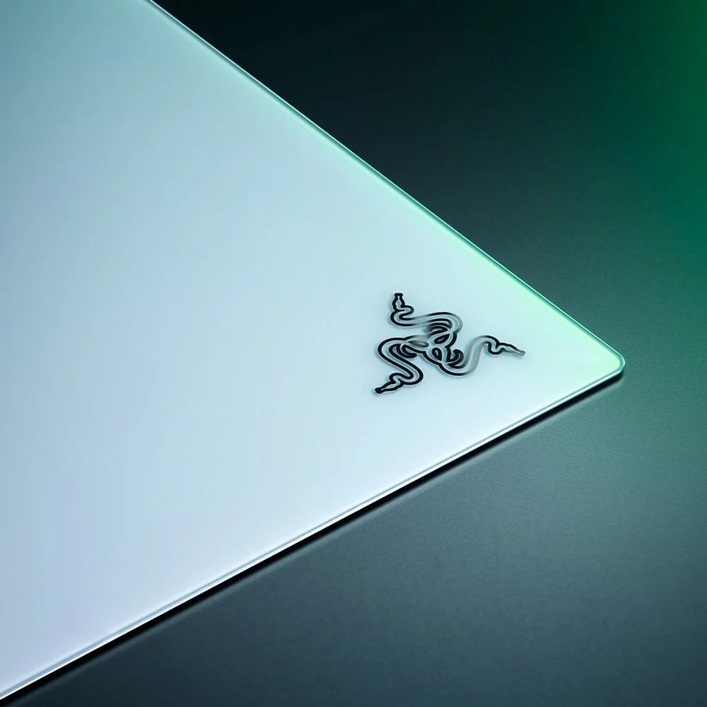 משטח עכבר גיימינג מזכוכית דגם Razer Atlas Pro בצבע לבן מבית Razer