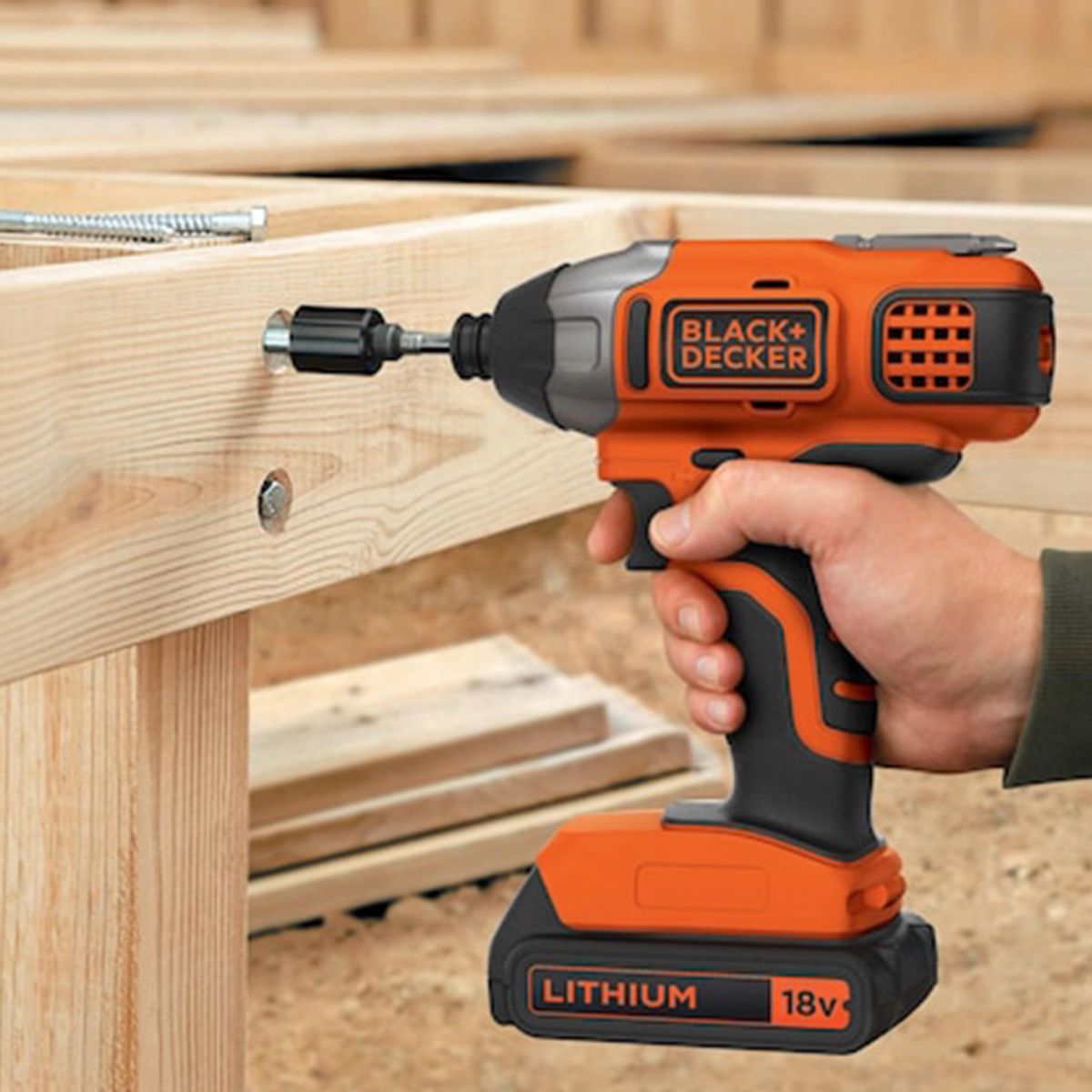 מברגה אימפקט דגם BDCIM18N-XJ מבית BLACK&DECKER