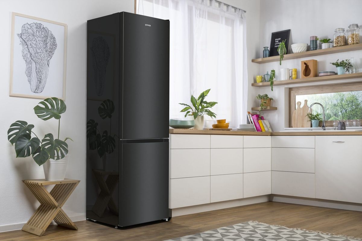 מקרר 2 דלתות gorenje מקפיא תחתון 330 ליטר נירוסטה שחורה דגם NRK6202EBXL4