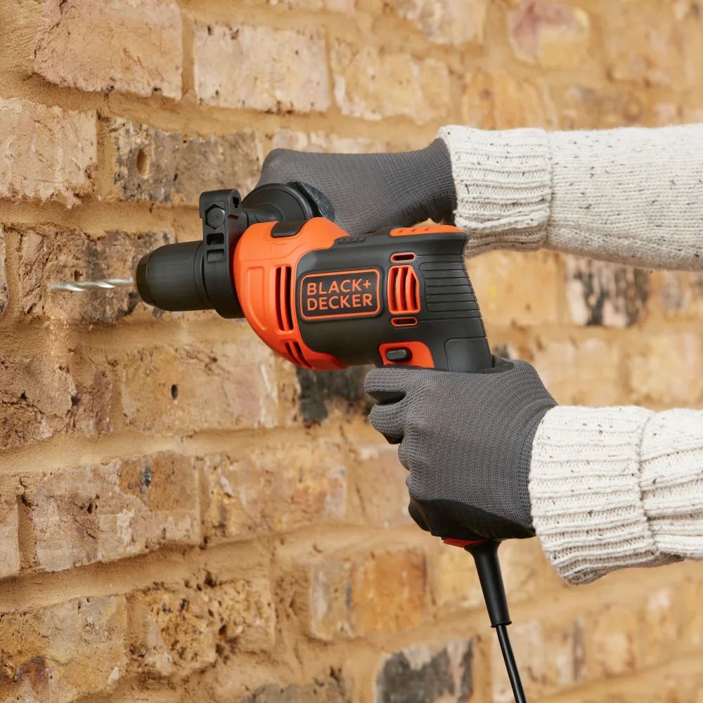 מקדחה חוטית BLACK+DECKER 710W 32 אביזרים מקצועית עם תיק נשיאה באחריות יבואן רשמי