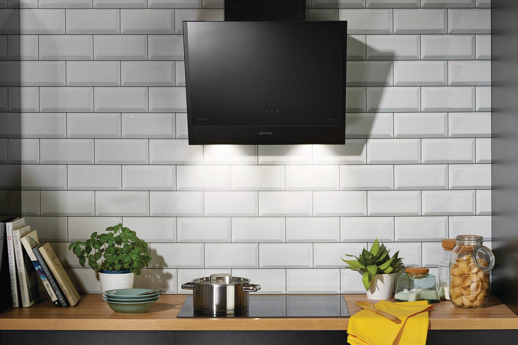 קולט אדים צמוד קיר gorenje בצבע שחור דגם WHI6SYB – תמונה 6