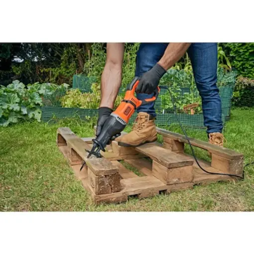 מסור חרב אוניברסלי עוצמתי 750W דגם BES301-GB מבית BLACK&DECKER
