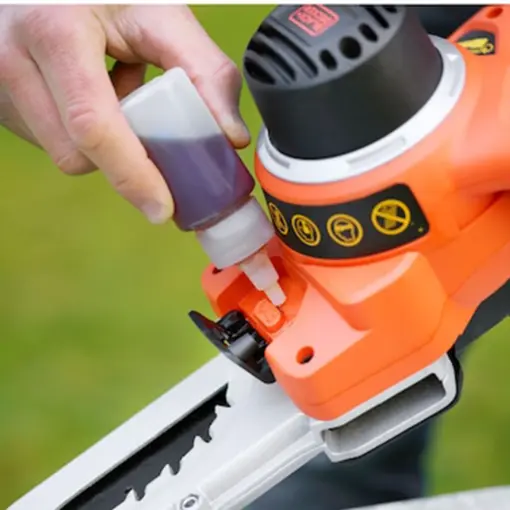 מסור גיזום נטען Black+Decker GKC1000L-QW – להב 10 סמ כולל סוללה מובנית ומטען