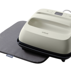 מכבש חום דגם Cricut EasyPress SE (22.5×22.5 סמ) + משטח עבודה מבית Cricut
